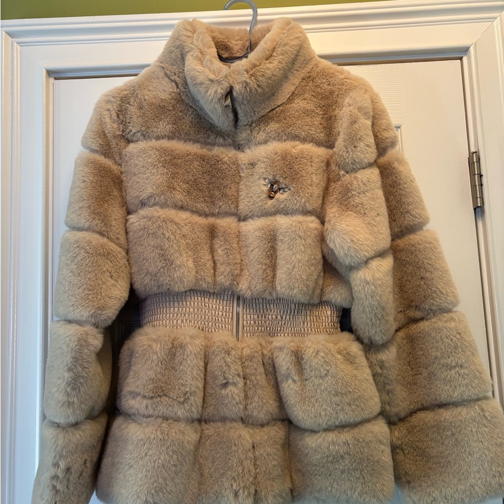 NWOT Aratta women’s Winter Faux Fur Puffer Jacket in Beige size Medium